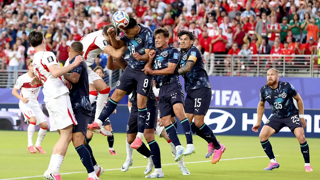 FIFA-World-Cup-WM-Weltmeisterschaft-Fussball-2026-Group-D-Turkey-vs-Paraguay-Diego-Gomez-C-of-Paraguay-heads-the-ball-during-the-FIFA-World-Cup-2026-group-stage-match-Turkey-against-Paraguay-in-San-Francisco-USA-19-June-2026