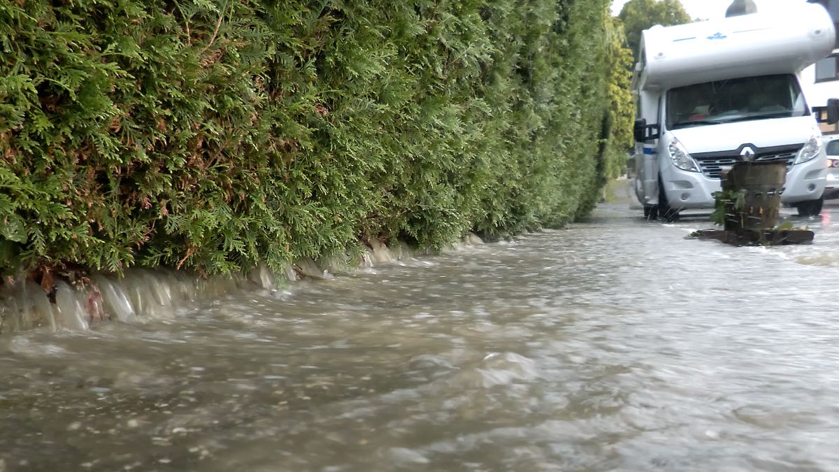 Gewitter und Hochwasser: Neun Verletzte durch Blitzschlag, Überschwemmungen in Rheinland-Pfalz