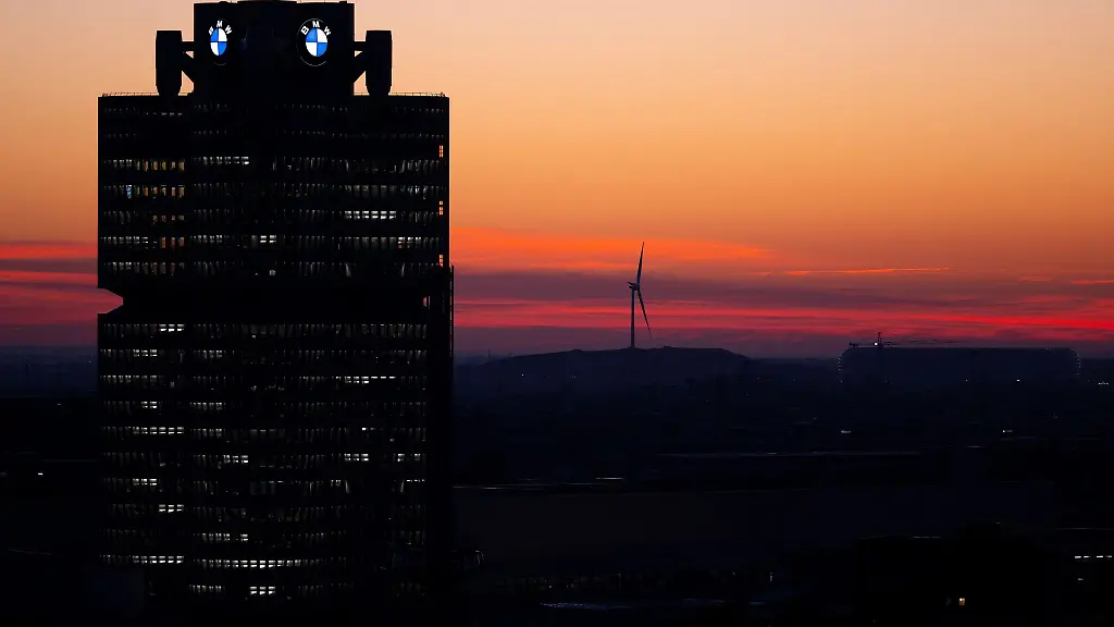 Sonnenaufgang-an-einem-heissen-Tag-in-Muenchen
