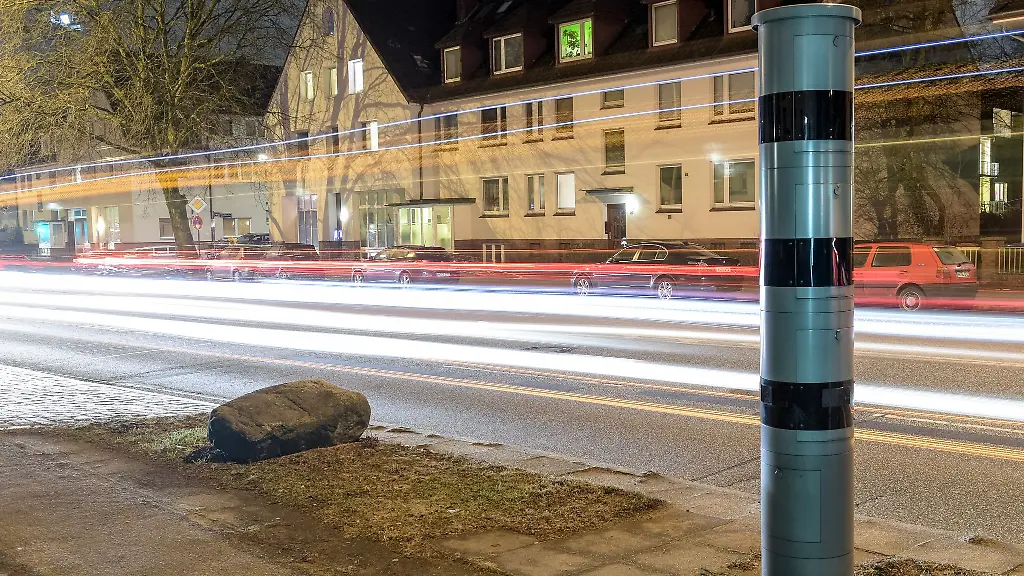 Hamburgs-Polizei-will-Blitzerwagen-und-saeulen-anschaffen