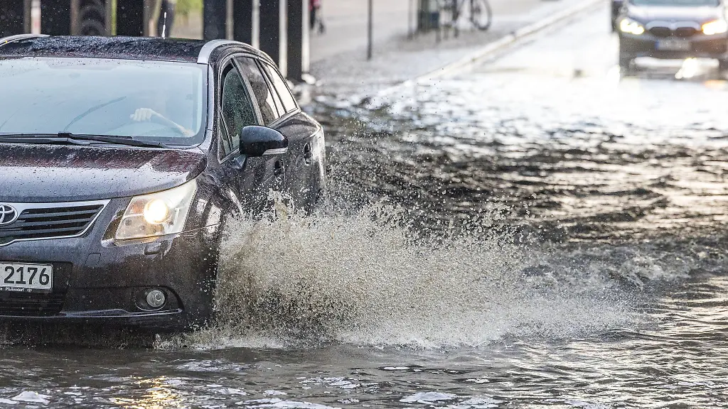 Der-Regen-hat-eine-Unterfuehrung-in-Cottbus-ueberschwemmt