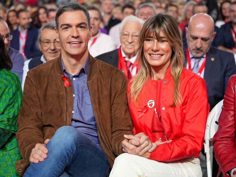 Ábalos dostal 24 let, tlak na Sáncheza dál roste