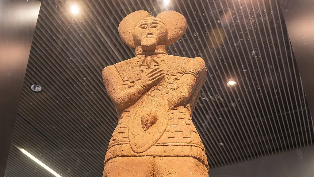 Der-Keltenfuersten-vom-Glauberg-ist-wichtigstes-Ausstellungsstueck-im-Museum-Keltenwelt-Vor-30-Jahren-wurde-die-Sandstein-Statue-geborgen
