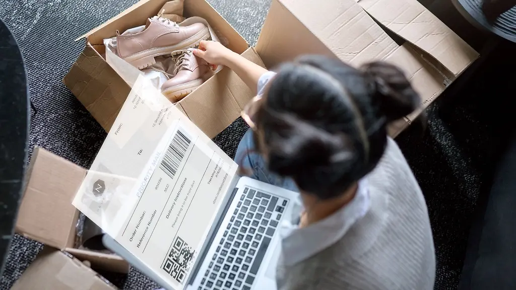 Package-online-shopping-and-woman-on-laptop-ecommerce-QR-code-and-retail-shoes-for-logistics-services-Fintech-computer-screen-and-person-with-fashion-box-delivery-notification-or-digital-receipt-LicenseRF-model-released-Symbolfoto-PUBLICATIONxINxGERxSUIxAUTxONLY-Copyright-xZoonar-com-YurixArcursxpeopleimages