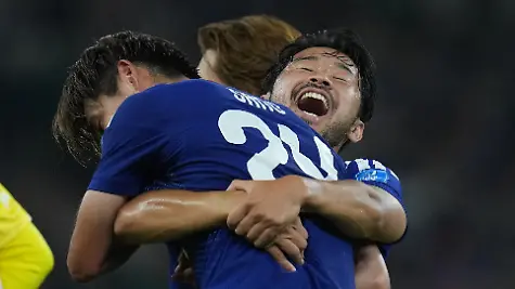 Fussball-Maenner-WM-Vorrunde-Gruppe-F-2-Spieltag-Tunesien-Japan-in-Guadalupe-bei-Monterrey-Die-japanischen-Spieler-feiern-das-vierte-Tor-ihrer-Mannschaft