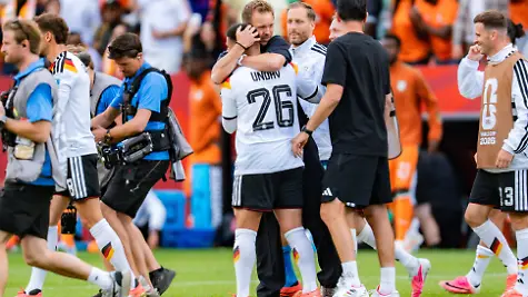 FIFA-Fussball-Weltmeisterschaft-2026-Gruppe-E-Spiel-2-Deutschland-vs-Elfenbeinkueste-20-06-2026-im-Toronto-Stadium-Toronto-Deniz-Undav-Deutschland-wird-gefeiert-nach-Abpfiff-von-Julian-Nagelsmann-Deutschland-Oliver-Baumann-Deutschland-Maximilian-Beier-Deutschland-Pascal-Gross-Deutschland-David-Raum-Deutschland-Leon-Goretzka-Deutschland-2026-FIFA-World-Cup-Group-E-Match-2-Germany-vs