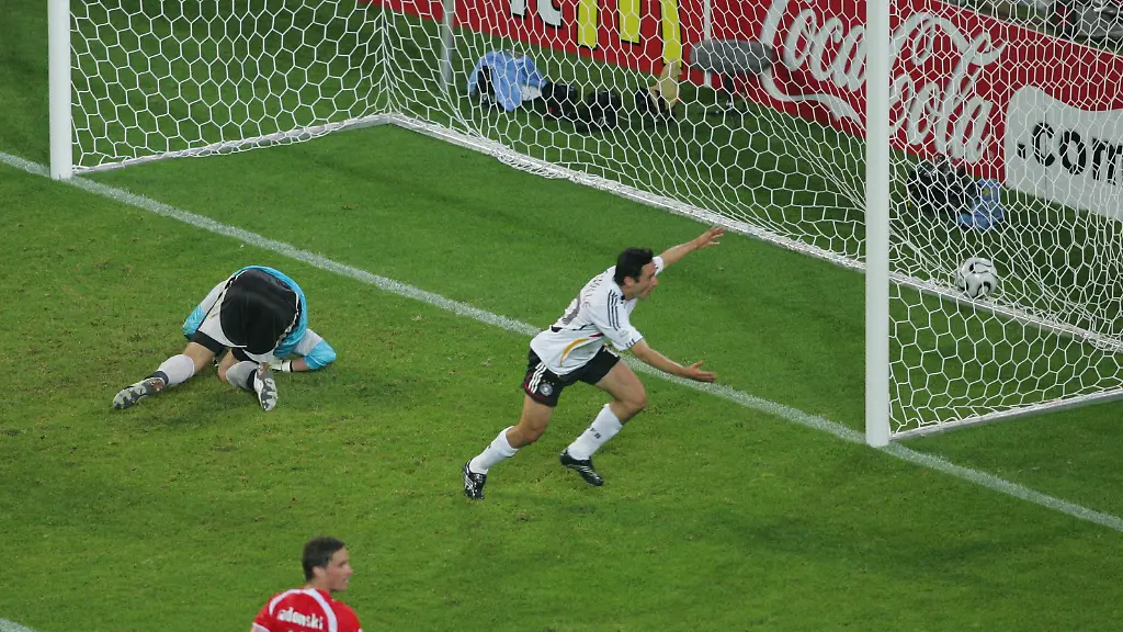June-14-2006-World-Cup-Stadium-dDORTMUND-GERMANY-OLIVER-NEUVILLE-SCORES-WINNER-GERMANY-V-POLAND-OLIVER-NEUVILLE-SCORES-GERMANY-V-POLAND