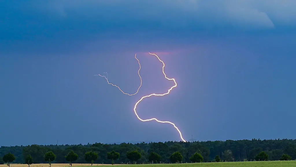 In-Brandenburg-kam-es-am-Wochenende-infolge-der-Gewitter-auch-zu-Blitzeinschlaegen