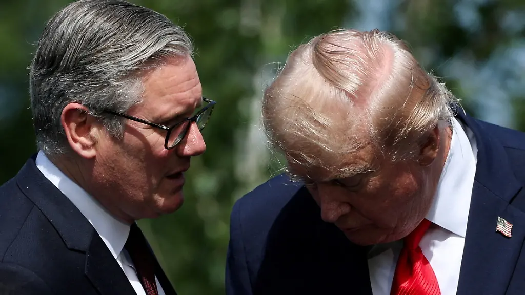 British-Prime-Minister-Keir-Starmer-and-U-S-President-Donald-Trump-speak-as-they-wait-for-a-family-photo-during-the-G7-summit-in-Evian-les-Bains-France-June-16-2026