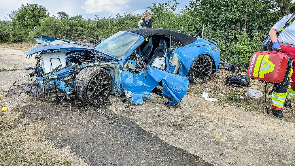 Warum-der-Wagen-von-der-Fahrbahn-abkam-ist-laut-Polizei-noch-unklar