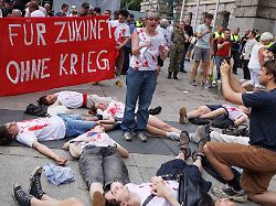 "Nie wieder Wehrpflicht": Demonstranten stören Pistorius bei Veteranen-Ehrung