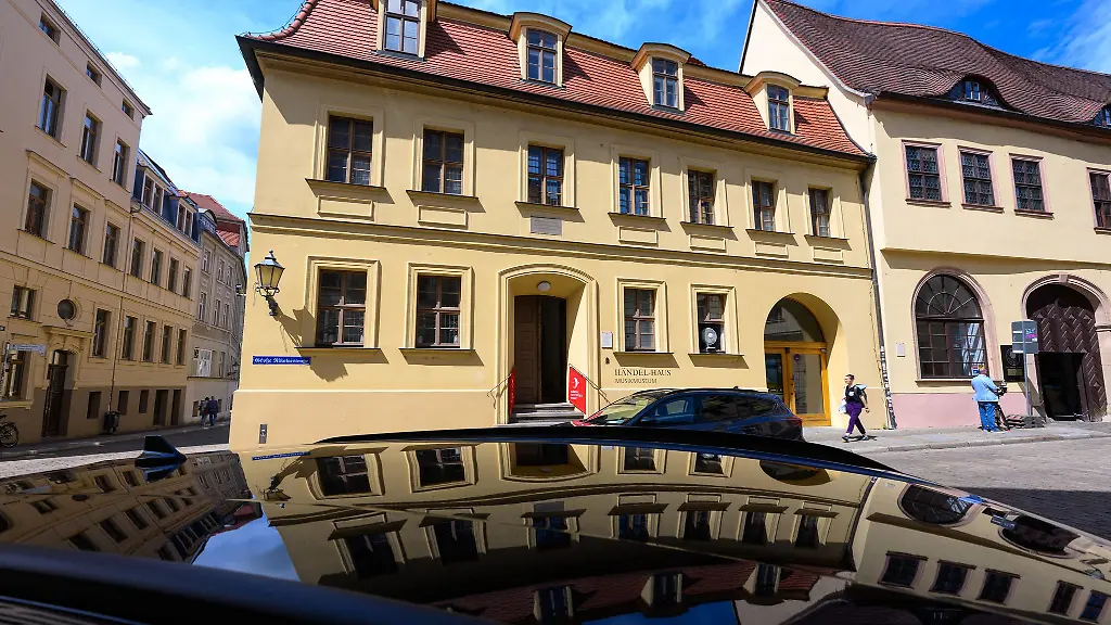 Blick-auf-das-Geburtshaus-des-Komponisten-Georg-Friedrich-Haendel-in-der-Altstadt
