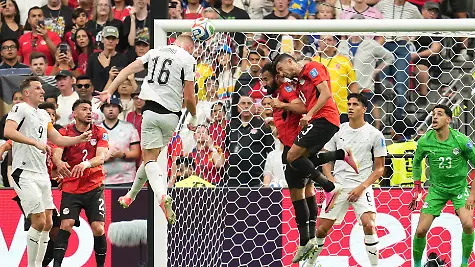 Fussball-Maenner-WM-Vorrunde-Gruppe-G-2-Spieltag-Neuseeland-Aegypten-Der-Neuseelaender-Finn-Surman-16-erzielt-das-erste-Tor