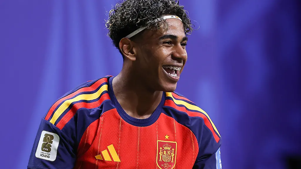 Fussball-Maenner-WM-Spanien-Saudi-Arabien-Vorrunde-Gruppe-H-2-Spieltag-Atlanta-Stadion-Lamine-Yamal-aus-Spanien-jubelt-nach-seinem-Tor-im-Spiel