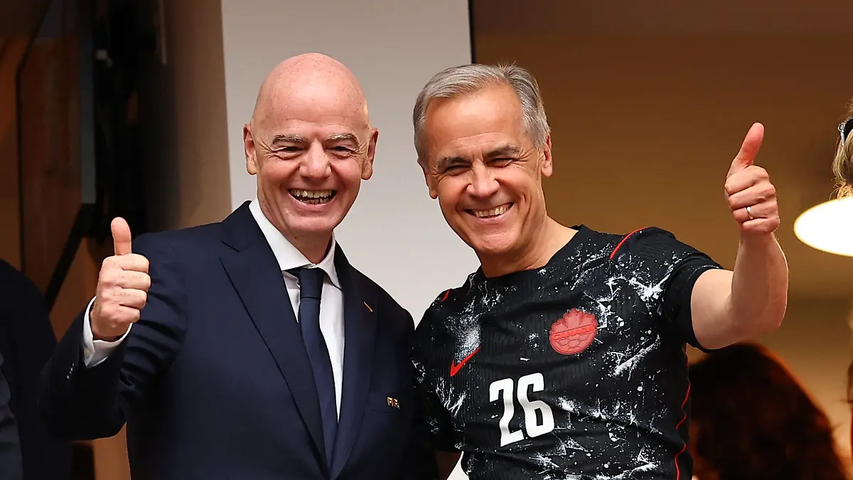 Soccer-Football-FIFA-World-Cup-2026-Group-B-Canada-v-Qatar-BC-Place-Vancouver-Canada-June-18-2026-Canada-s-Prime-Minister-Mark-Carney-poses-for-a-photo-with-FIFA-President-Gianni-Infantino-in-the-stand-before-the-match-REUTERS-Agustin-Marcarian