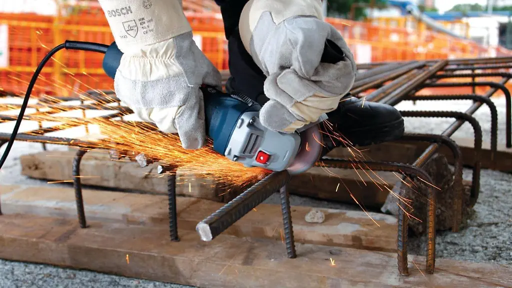 In-der-Werkstatt-fliegen-die-Funken-bei-Amazon-die-Schnaeppchen-Preise