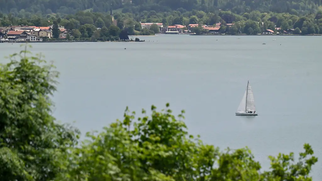 Rettungskraefte-konnten-den-Mann-nur-noch-tot-aus-dem-Tegernsee-bergen