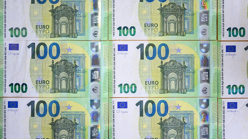 Hessens-Beamtinnen-und-Beamten-sollen-vom-1-Juli-an-mehr-Geld-verdienen