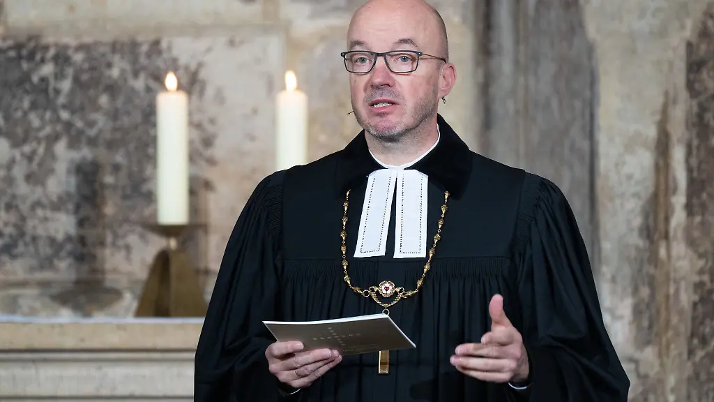 Landesbischof-Tobias-Bilz-fordert-junge-Menschen-auf-an-einer-Umfrage-zum-Thema-Frieden-und-Wehrdienst-teilzunehmen