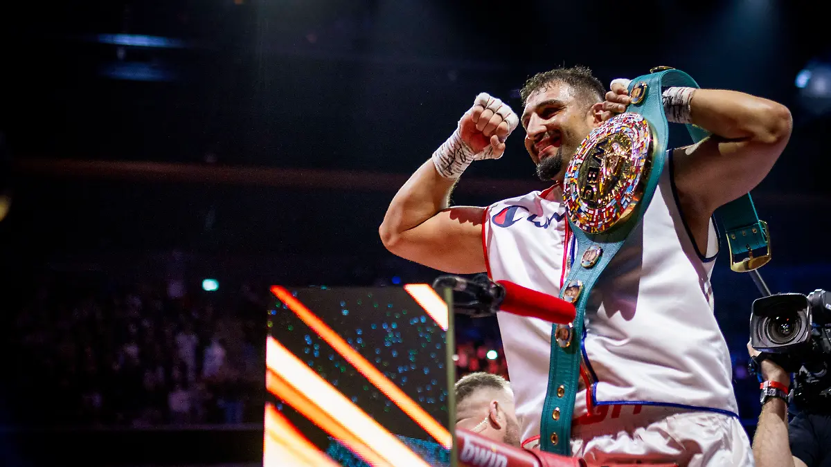 Oberhausen-Germany-10th-Jan-2026-Agit-Kabayel-Germany-vs-Damian-Knyba-Poland-Boxing-Boxen-10-01