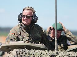 Bild: Bei zu wenig Freiwilligen: Pistorius will Soldaten notfalls Marschbefehl nach Litauen erteilen