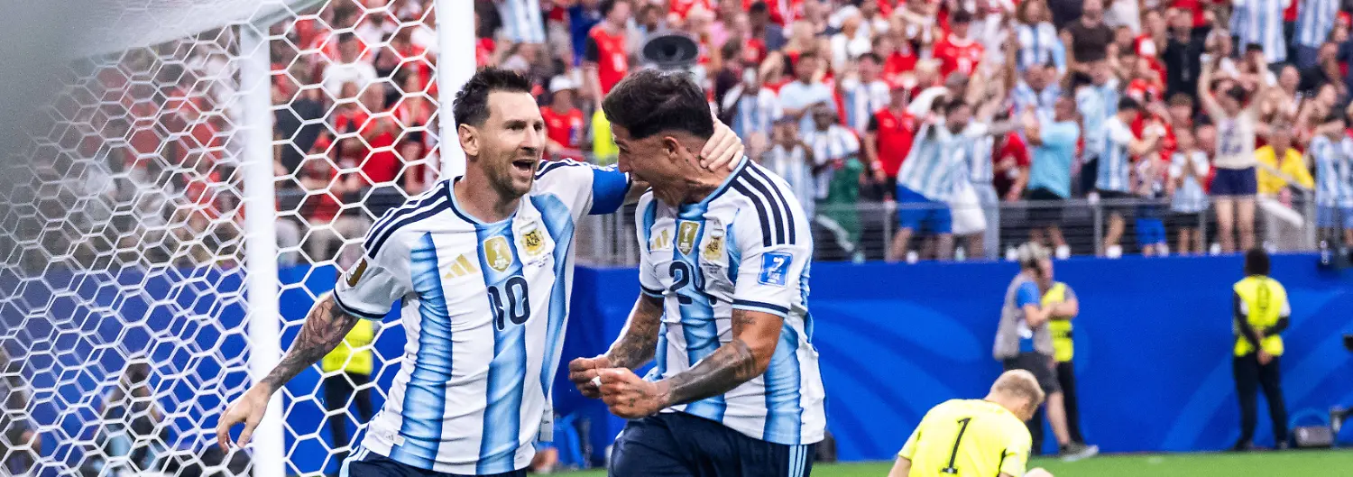 260622-Lionel-Messi-of-Argentina-celebrates-with-Enzo-Fernandez-after-1-0-during-the-FIFA-World-Cup-WM-Weltmeisterschaft-Fussball-2026-football-match-between-Argentina-and-Austria-on-June-22-2026-in-Dallas
