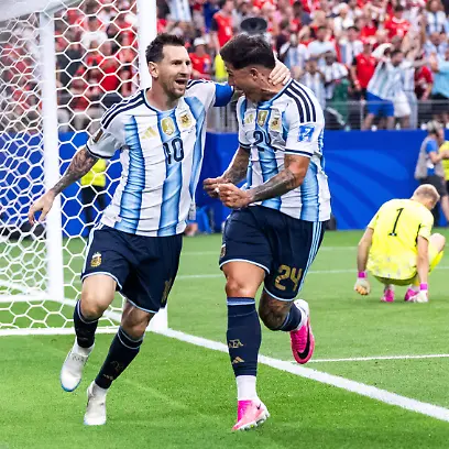 260622-Lionel-Messi-of-Argentina-celebrates-with-Enzo-Fernandez-after-1-0-during-the-FIFA-World-Cup-WM-Weltmeisterschaft-Fussball-2026-football-match-between-Argentina-and-Austria-on-June-22-2026-in-Dallas