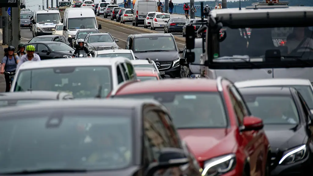 Nordbruecken-Sperrung-sorgt-fuer-mehr-Stau-auf-Ausweichstrecken
