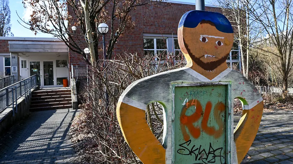 Nach-Vergewaltigungsvorwuerfen-in-einem-Jugendzentrum-in-Berlin-Neukoelln-bleibt-dieser-auf-unabsehbare-Zeit-geschlossen