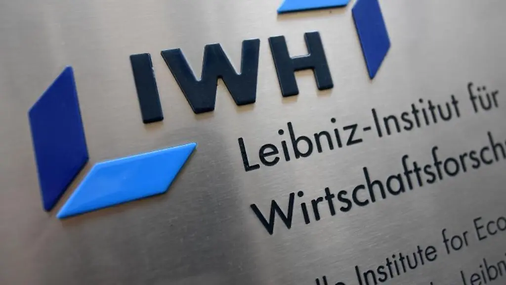 Blick-auf-das-Logo-des-Leibniz-instituts-fuer-Wirtschaftsforschung-Halle-IWH