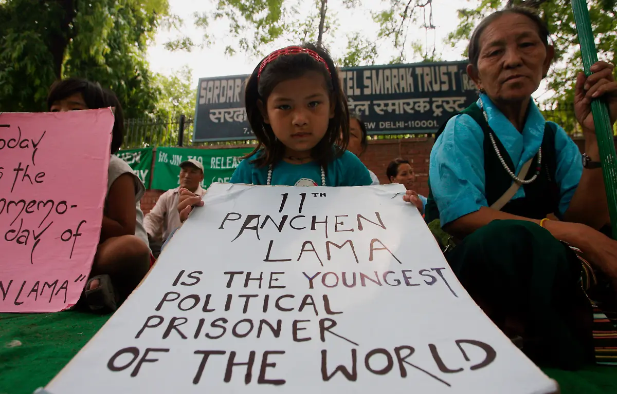 2009-05-17T120000Z-564317014-GM1E55H1NI902-RTRMADP-3-INDIA