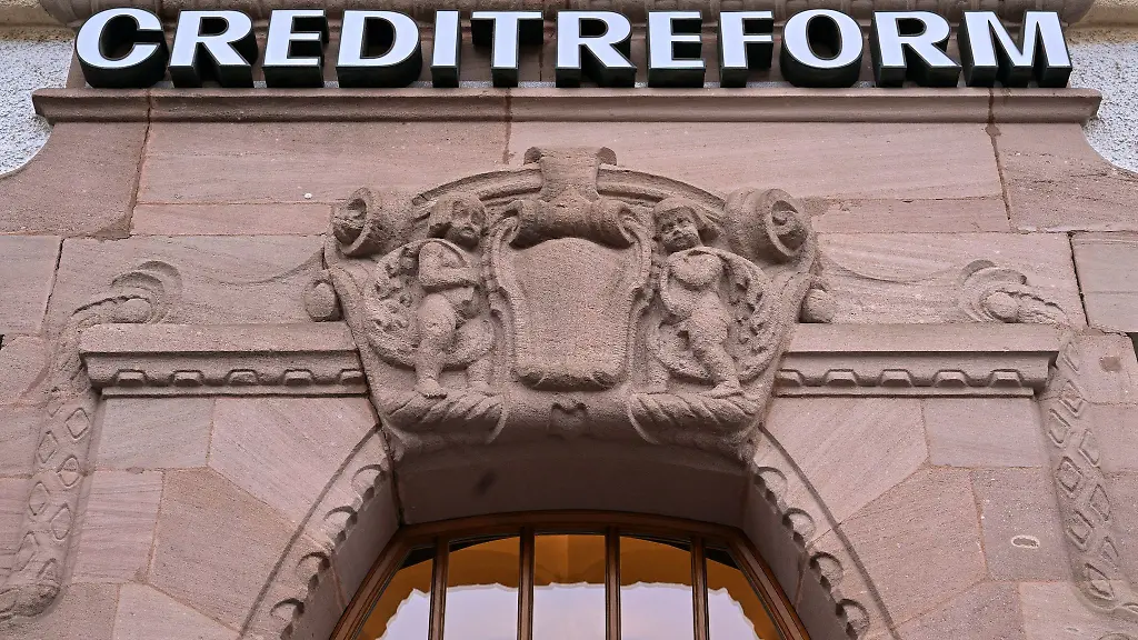 Die-Wirtschaftsauskunftei-Creditreform-hat-die-Zahl-der-Firmeninsolvenzen-fuer-das-erste-Halbjahr-hochgerechnet