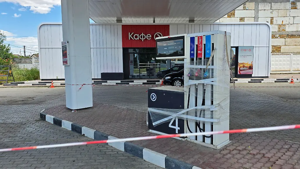 A-view-of-a-closed-gas-station-after-local-authorities-suspended-petrol-sales-to-the-public-and-businesses-due-to-a-fuel-crisis-caused-by-Ukrainian-attacks-on-its-supply-routes-in-Saki-Crimea-June-22-2026-Picture-taken-with-a-mobile-phone