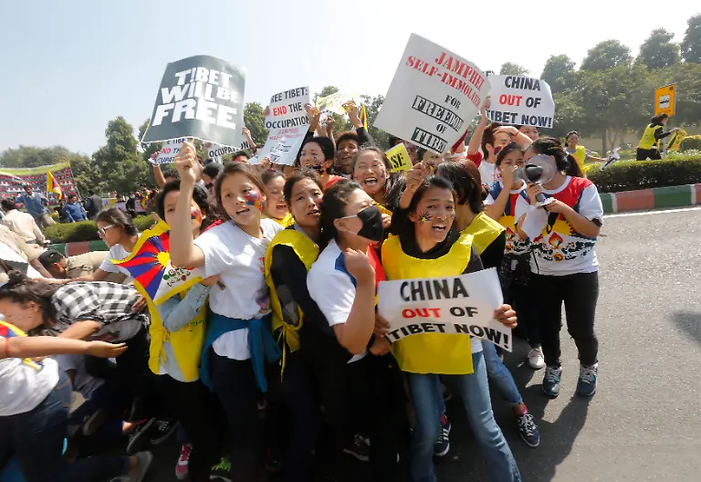 2015-03-10T120000Z-140334365-GM1EB3A1F7101-RTRMADP-3-INDIA-PROTEST