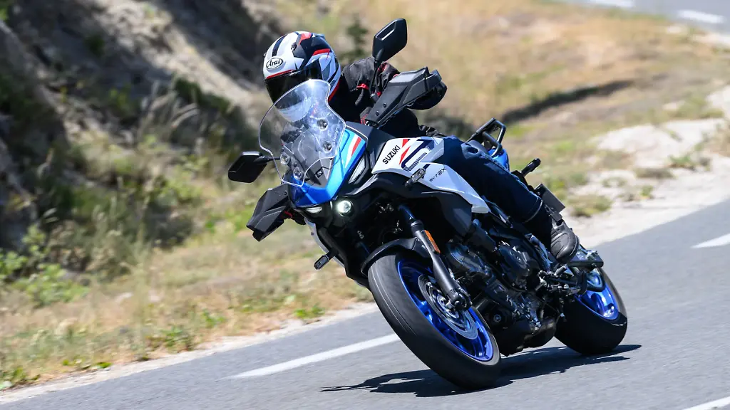 Suzuki_SV-7GX_FotoSuzuki_01