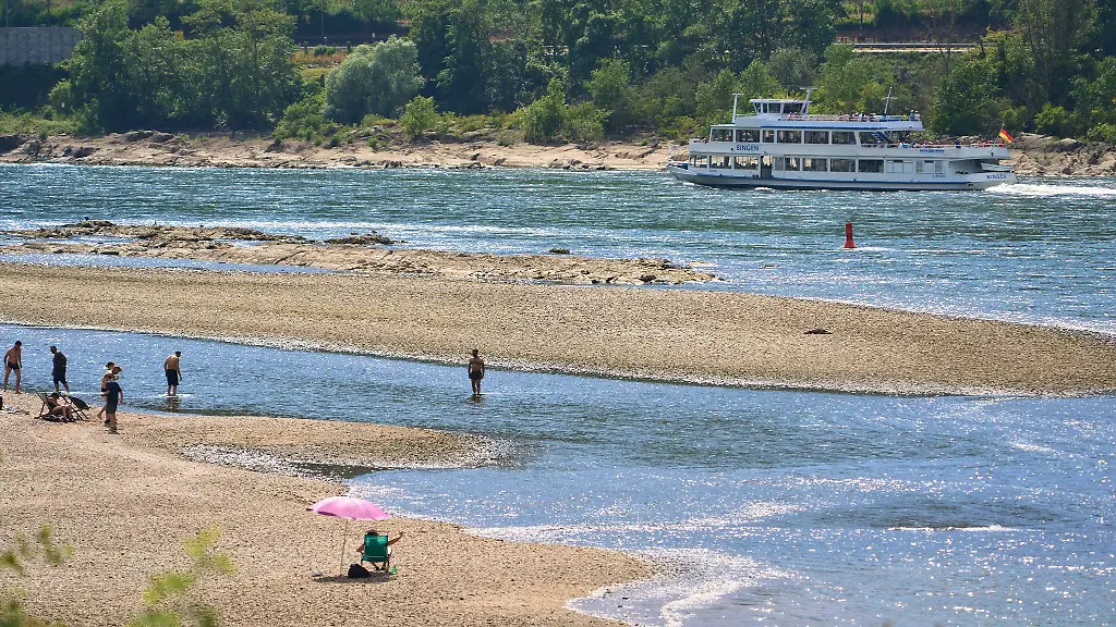 Die-Marke-von-25-Grad-hat-der-Rhein-schon-erreicht