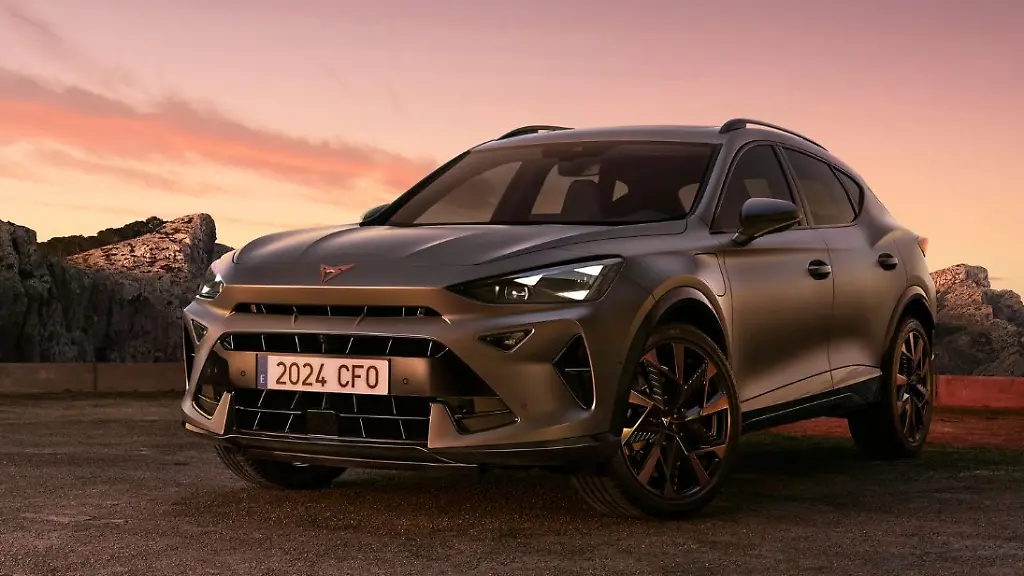 Den-Sprint-aus-dem-Stand-auf-100-km-h-absolviert-der-Cupra-Formentor-in-nur-6-2-Sekunden