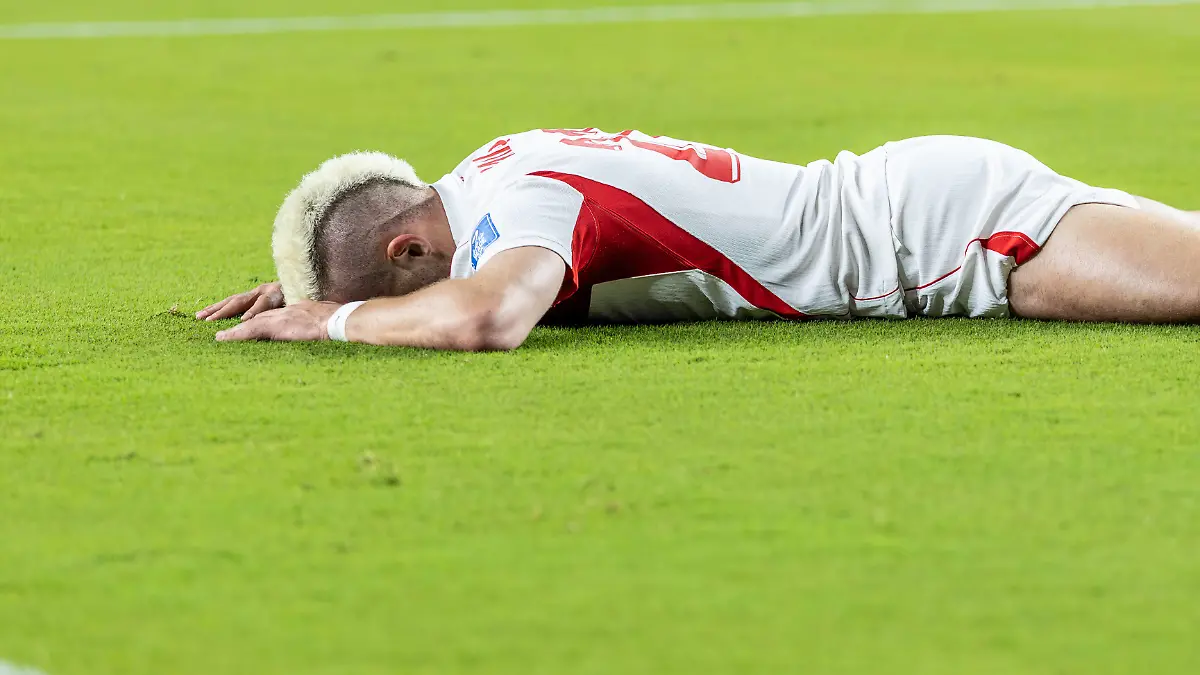 June-19-2026-ToA-rkiye-midfielder-BarAeAAA-Alper-YAeAlmaz-21was-devastated-over-the-lost-after-the-FIFA-World-Cup-WM-Weltmeisterschaft-Fussball-game-between-Turkiye-and-Paraguay-CSM-World-Cup-2026-Turkiye-Vs-Paraguay-JUN-19-PUBLICATIONxINxGERxSUIxAUTxONLY-ZUMAc04-20260619-zma-c04-400-Copyright-xThurmanxJamesx