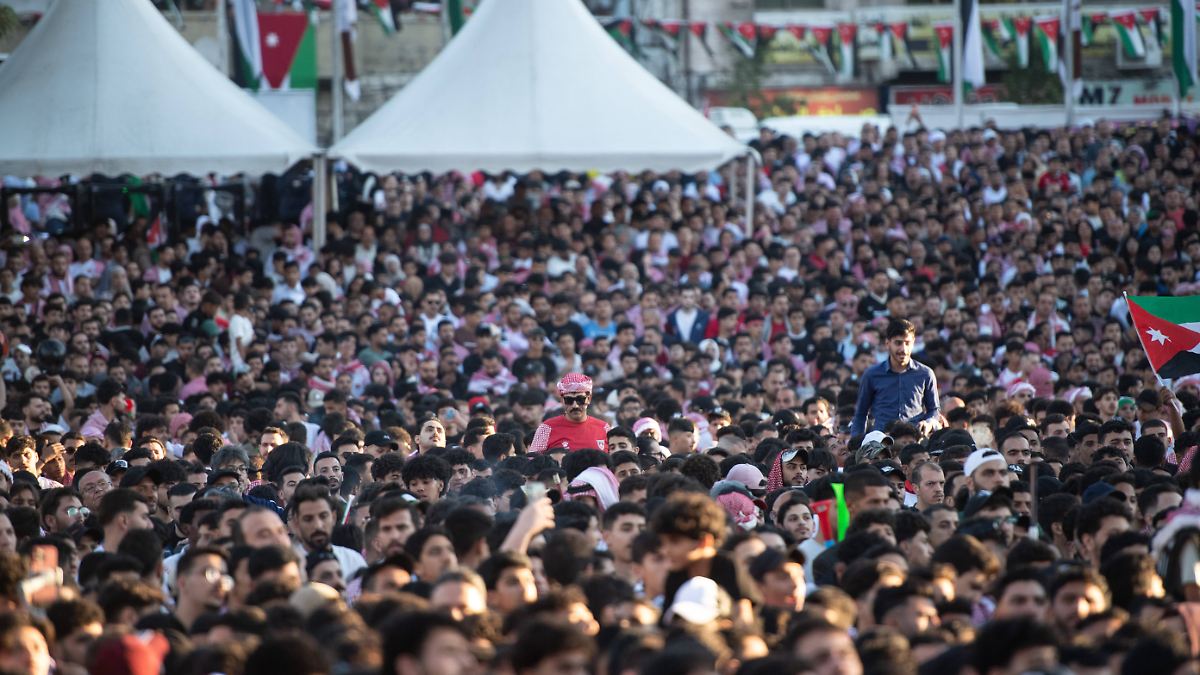 Massenpanik in Amman: Fan stirbt bei Public Viewing zum WM-Spiel