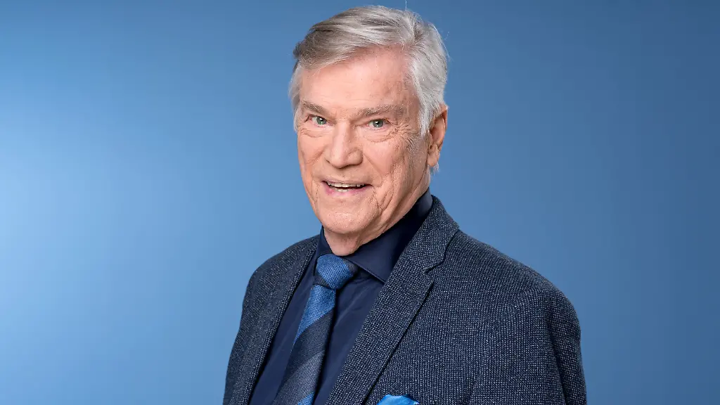 EXCLUSIVE-Der-Schauspieler-Jochen-Busse-aufgenommen-am-Rande-der-MDR-Talkshow-Riverboat-am-12-03-2021-in-Leipzig
