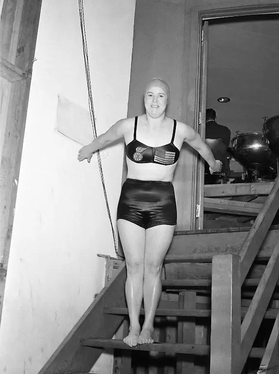 Swimmer-Gertrude-Ederle-poses-Aug-1934