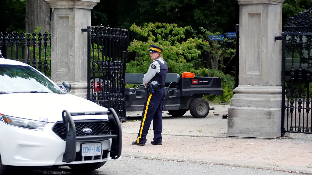 2020-07-02T170529Z-1857422366-RC25LH9XAE24-RTRMADP-3-CANADA-POLICE