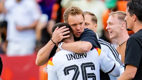 FIFA-Fussball-Weltmeisterschaft-2026-Gruppe-E-Spiel-2-Deutschland-vs-Elfenbeinkueste-20-06-2026-im-Toronto-Stadium-Toronto-Deniz-Undav-Deutschland-wird-gefeiert-nach-Abpfiff-von-Julian-Nagelsmann-Deutschland-Oliver-Baumann-Deutschland-Maximilian-Beier-Deutschland-Pascal-Gross-Deutschland-David-Raum-Deutschland-Leon-Goretzka-Deutschland-2026-FIFA-World-Cup-Group-E-Match-2-Germany-vs