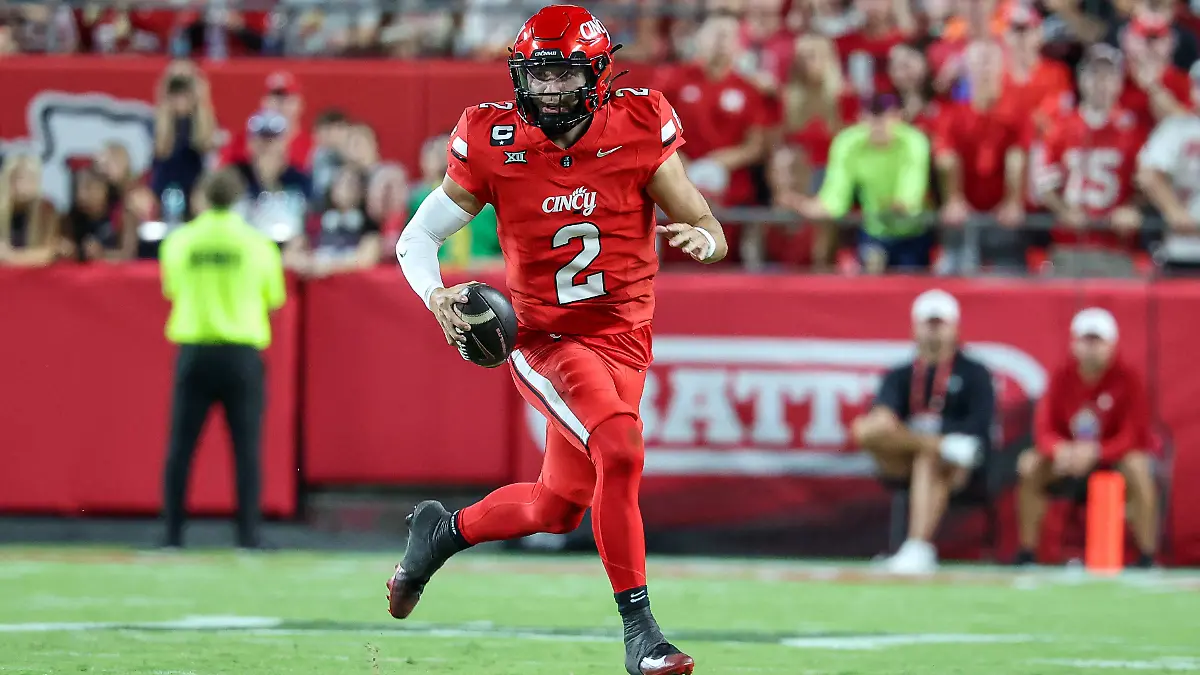 August-28-2025-Cincinnati-Bearcats-quarterback-Brendan-Sorsby-2-scrambles-during-an-NCAA-College-League-USA-football-game-against-the-Nebraska-Cornhuskers-at-GEHA-Field-at-Arrowhead-Stadium-in-Kansas-City-MO