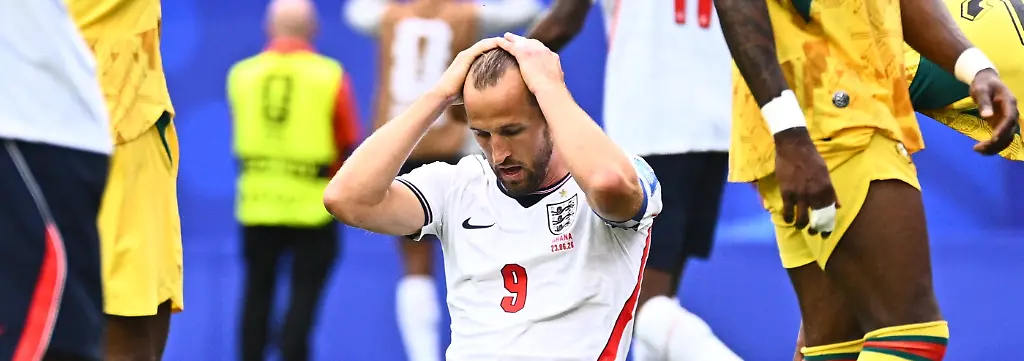 Fussball-Maenner-WM-2026-England-Ghana-Vorrunde-Gruppe-L-Spieltag-2-Boston-Stadion-Harry-Kane-England-reagiert-nach-einer-vergebenen-Chance-ACHTUNG-Gemaess-den-Auflagen-der-FIFA-duerfen-die-Bilder-ausschliesslich-zur-redaktionellen-Verwendung-genutzt-werden-Eine-kommerzielle-Nutzung-ist-ausgeschlossen-Zudem-duerfen-keine-videoaehnlichen-Sequenzen-erstellt-werden-und-es-duerfen-keine-Veraenderungen-weder-im-Vordergrund-noch-im-Hintergrund-am-Bild-vorgenommen-werden