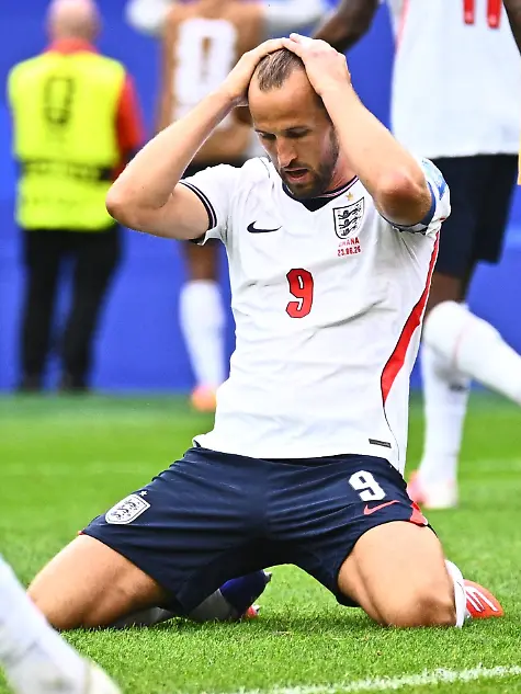 Fussball-Maenner-WM-2026-England-Ghana-Vorrunde-Gruppe-L-Spieltag-2-Boston-Stadion-Harry-Kane-England-reagiert-nach-einer-vergebenen-Chance-ACHTUNG-Gemaess-den-Auflagen-der-FIFA-duerfen-die-Bilder-ausschliesslich-zur-redaktionellen-Verwendung-genutzt-werden-Eine-kommerzielle-Nutzung-ist-ausgeschlossen-Zudem-duerfen-keine-videoaehnlichen-Sequenzen-erstellt-werden-und-es-duerfen-keine-Veraenderungen-weder-im-Vordergrund-noch-im-Hintergrund-am-Bild-vorgenommen-werden