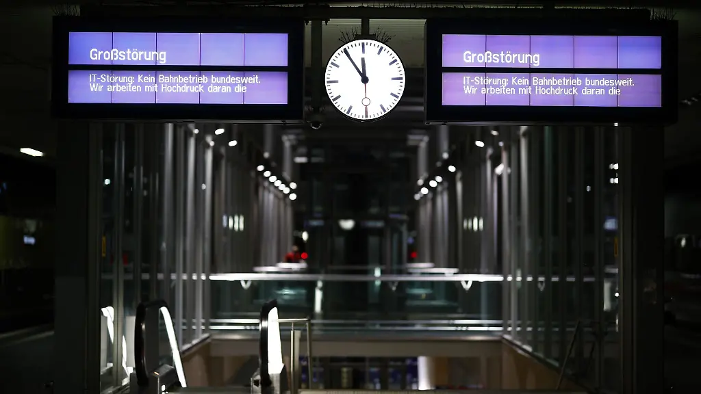 Der-Bahnverkehr-war-wegen-einer-Funkstoerung-eingestellt