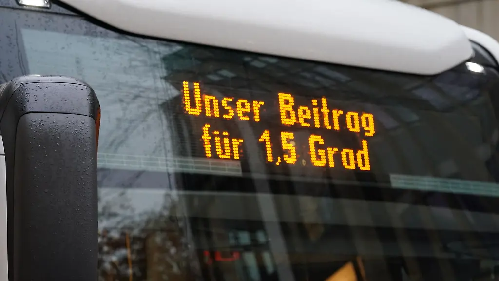 Die-Klimaanlagen-der-Hamburger-E-Busse-kuehlen-an-heissen-Tagen-den-Fahrgastraum-auf-drei-Grad-unter-der-Aussentemperatur