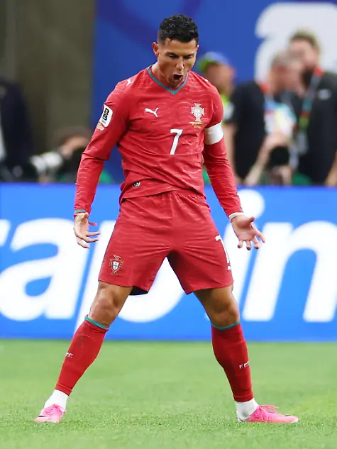 Portugal-s-Cristiano-Ronaldo-celebrates-after-scoring-a-goal-against-Uzbekistan-in-the-first-half-of-a-FIFA-World-Cup-WM-Weltmeisterschaft-Fussball-match-at-Houston-Stadium-in-Houston-Texas-on-Tuesday-June-23-2026