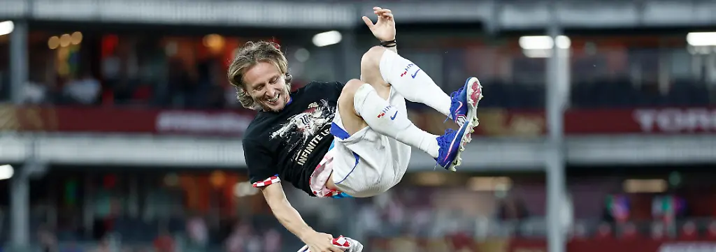 Soccer-Football-FIFA-World-Cup-2026-Group-L-Panama-v-Croatia-Toronto-Stadium-Toronto-Canada-June-23-2026-Croatia-s-Luka-Modric-is-thrown-into-the-air-by-teammates-as-they-celebrate-his-200th-appearance-for-Croatia-after-the-match-REUTERS-Benoit-Tessier